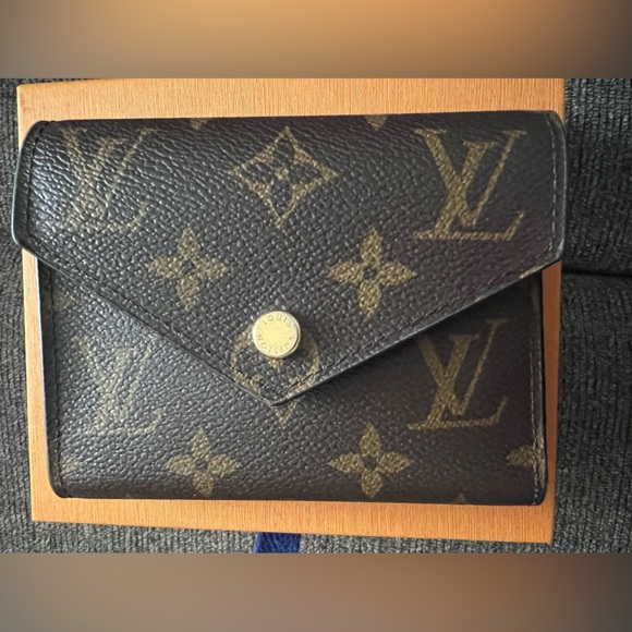 Louis Vuitton Victorine Wallet Monogram - Picture 1 of 9